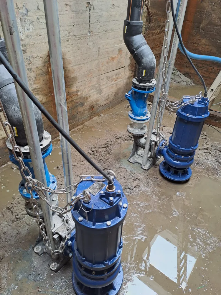 Two Minto submersible pumps on the bottom of the intake pit