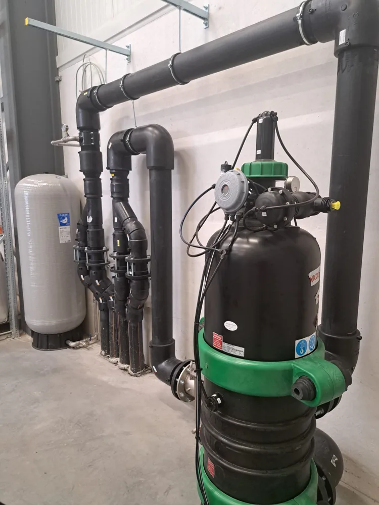 Filter skid with basket strainer, automatic backwash filter and membrane vessel